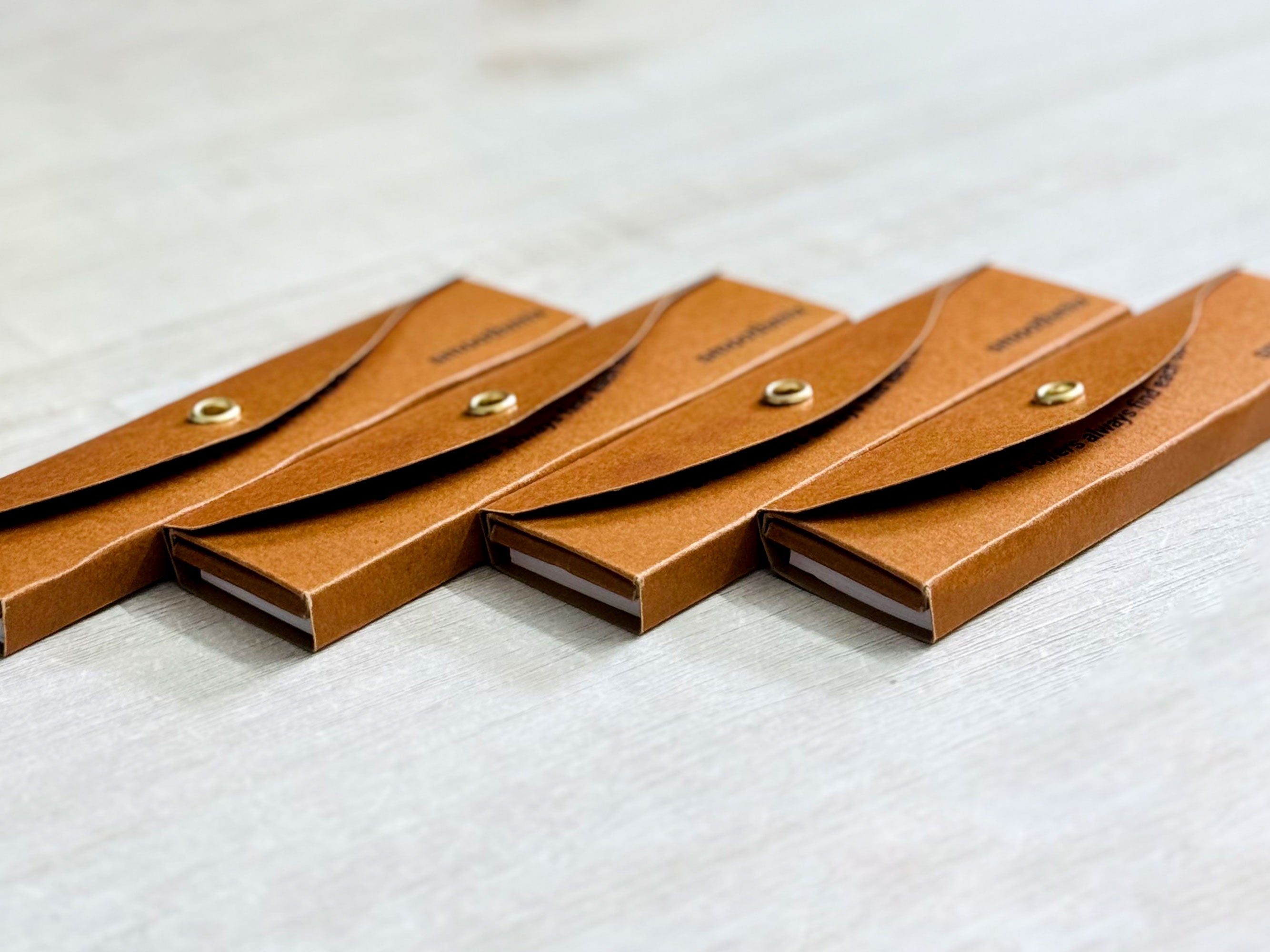 Premium rolling papers unbleached brown booklet with roach filter tips