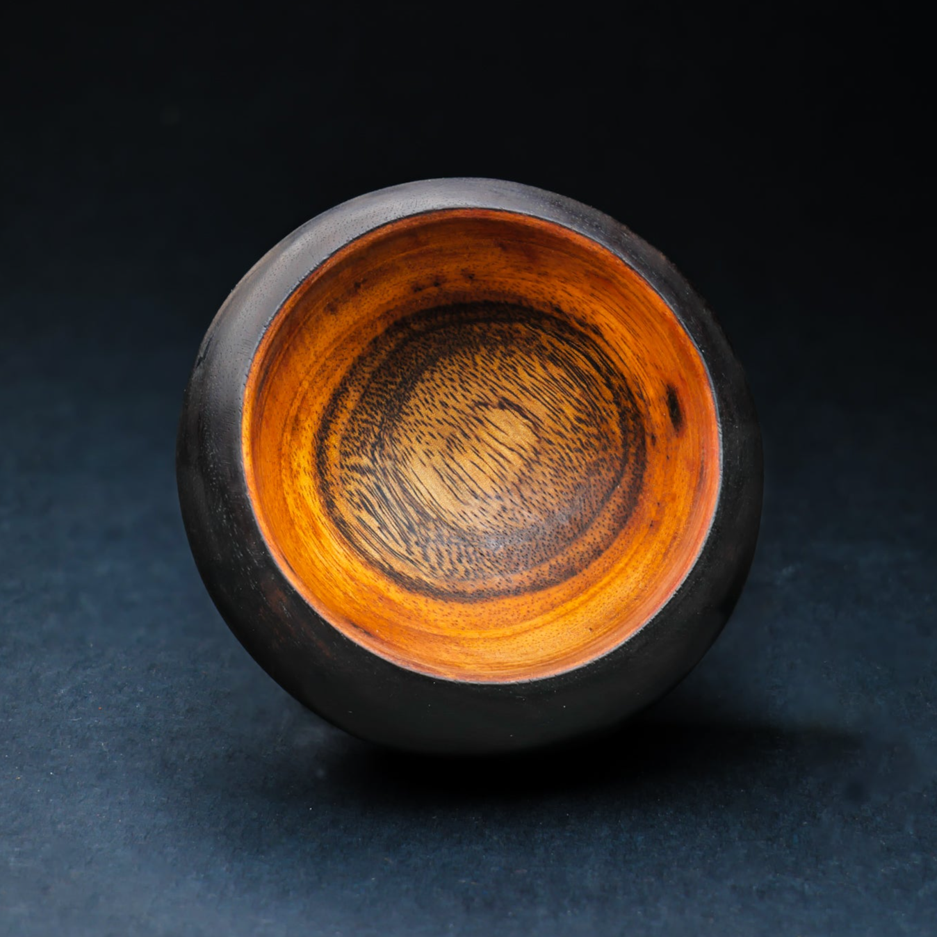 Smoothmix Cannabowl Mini with distinct grain pattern